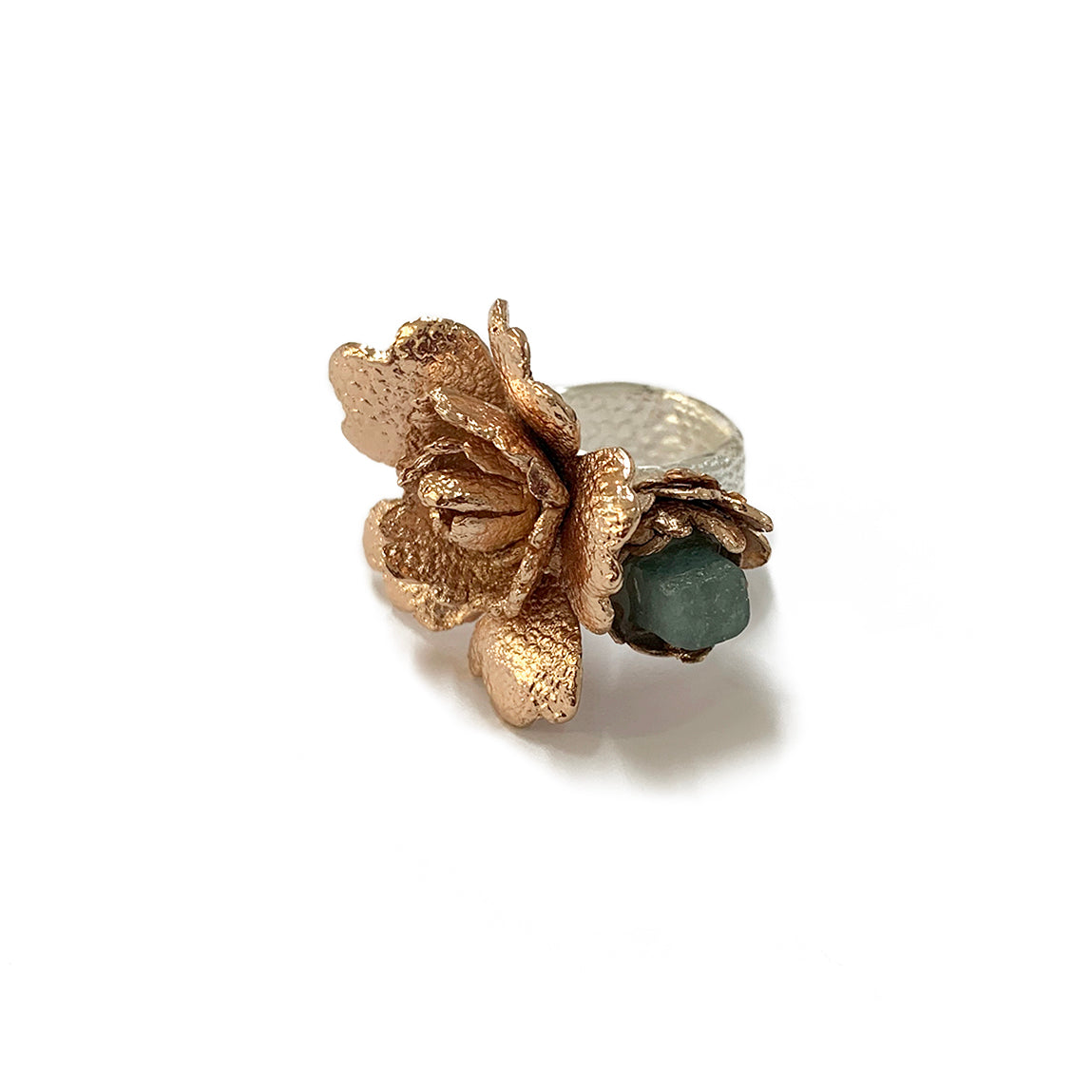 Organic ring with stone